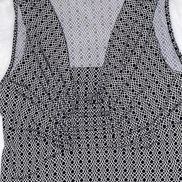 Banana Republic Ruched Scoop Draped Neck-Line Tank - Picture 3 of 7